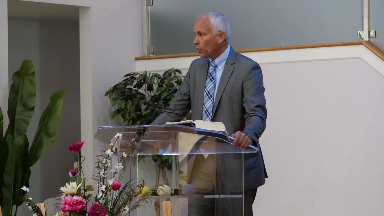 Pastor Ron Kelly preaching